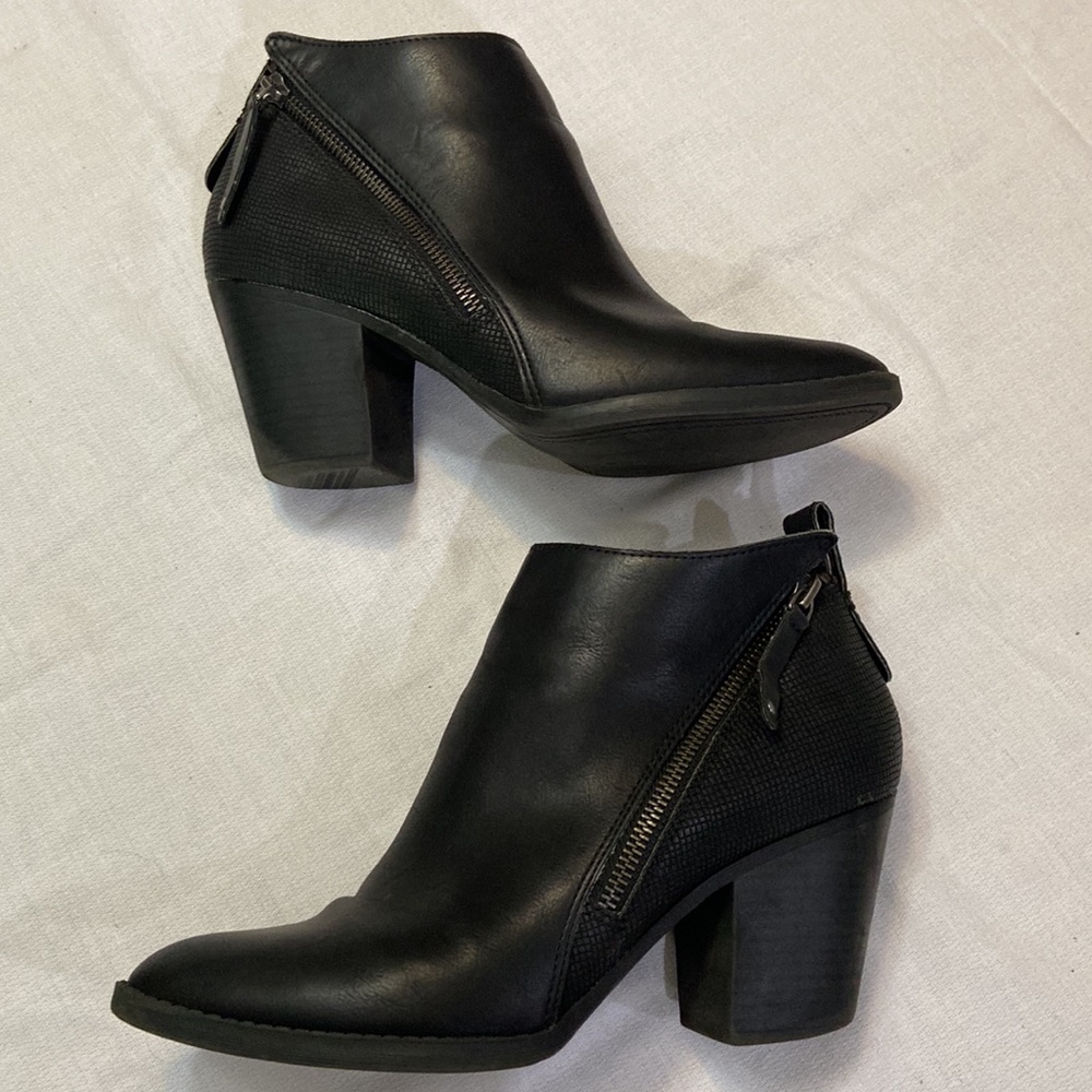 Black Double Side Zippered Ankle Heeled Booties - Size 9.5